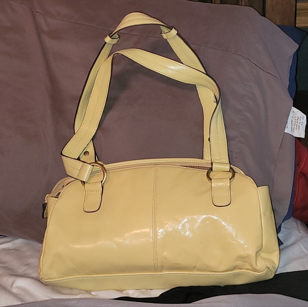 NEW Apt. 9 Yellow WOMENS Shoulder Bag Purse Glossy And PERFECT. CUTE BAG - Picture 2 of 5